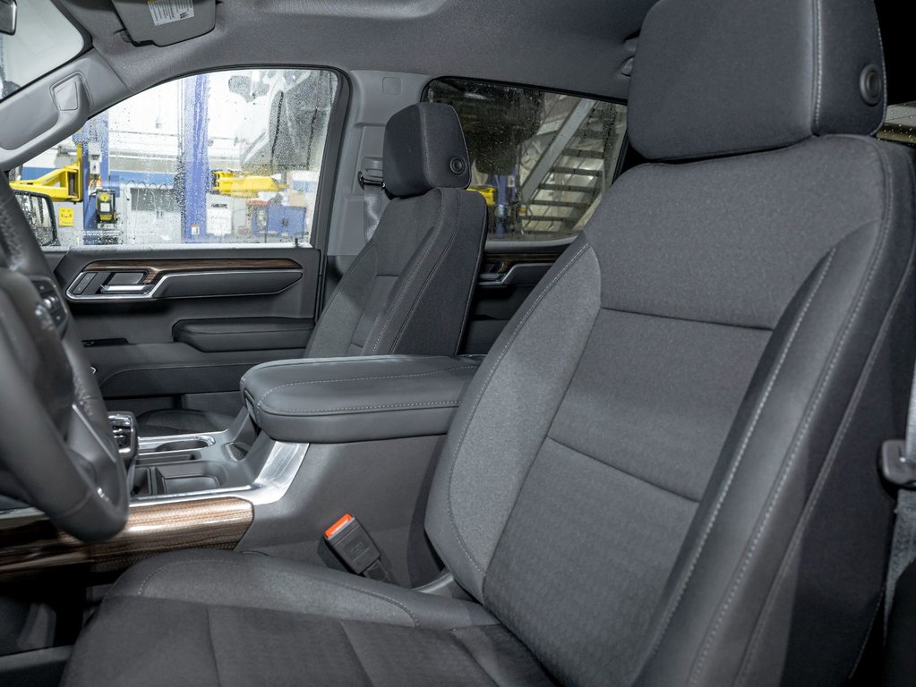 2026 Chevrolet Silverado 1500 in St-Jérôme, Quebec - 11 - w1024h768px