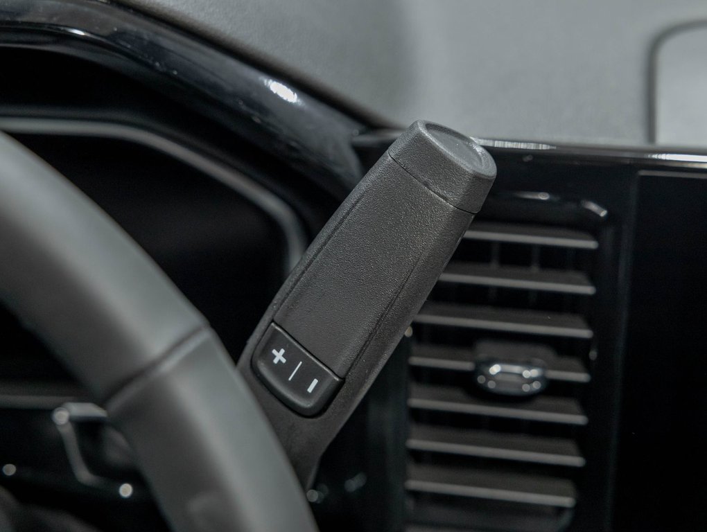 2026 Chevrolet Silverado 1500 in St-Jérôme, Quebec - 17 - w1024h768px