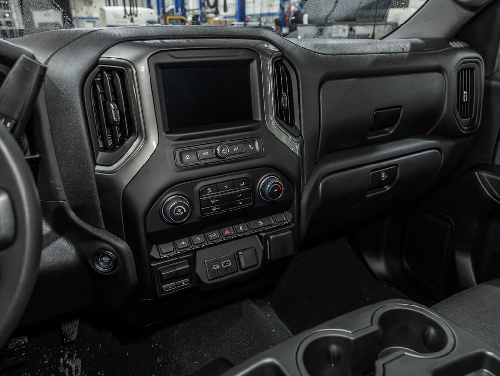 Chevrolet Silverado 1500  2026 à St-Jérôme, Québec - 18 - w1024h768px