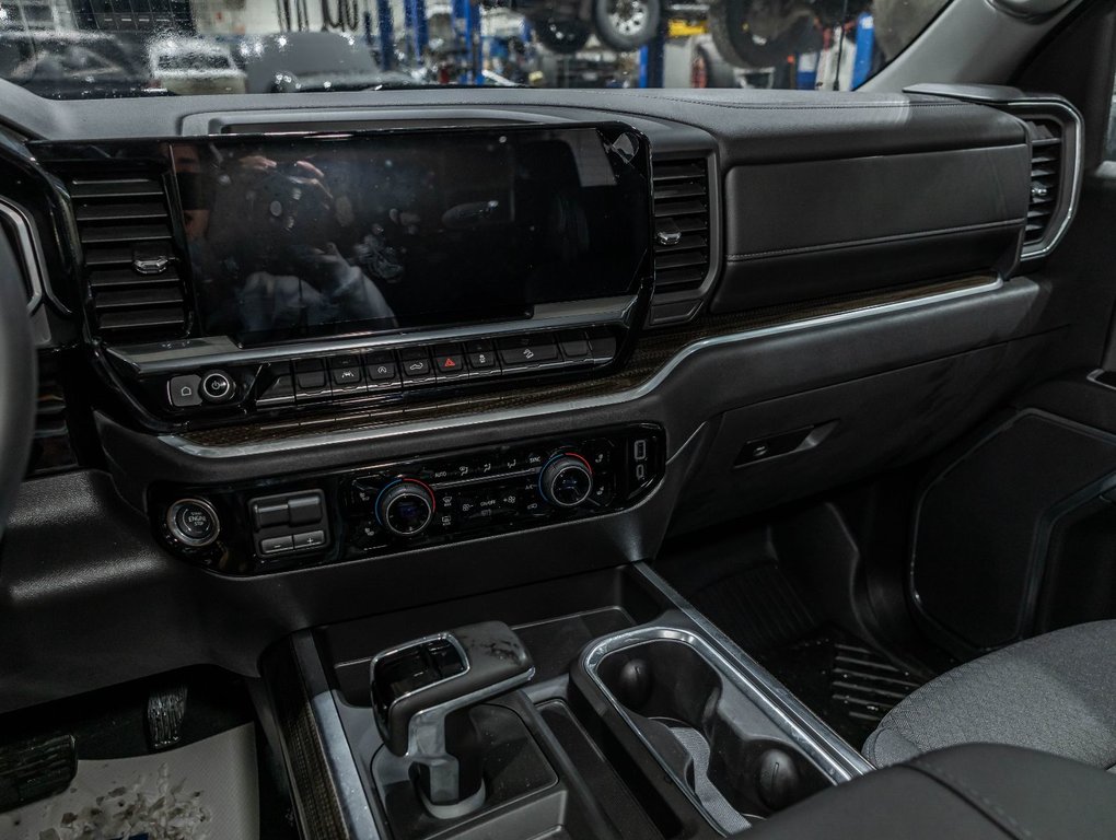 2026 Chevrolet Silverado 1500 in St-Jérôme, Quebec - 19 - w1024h768px