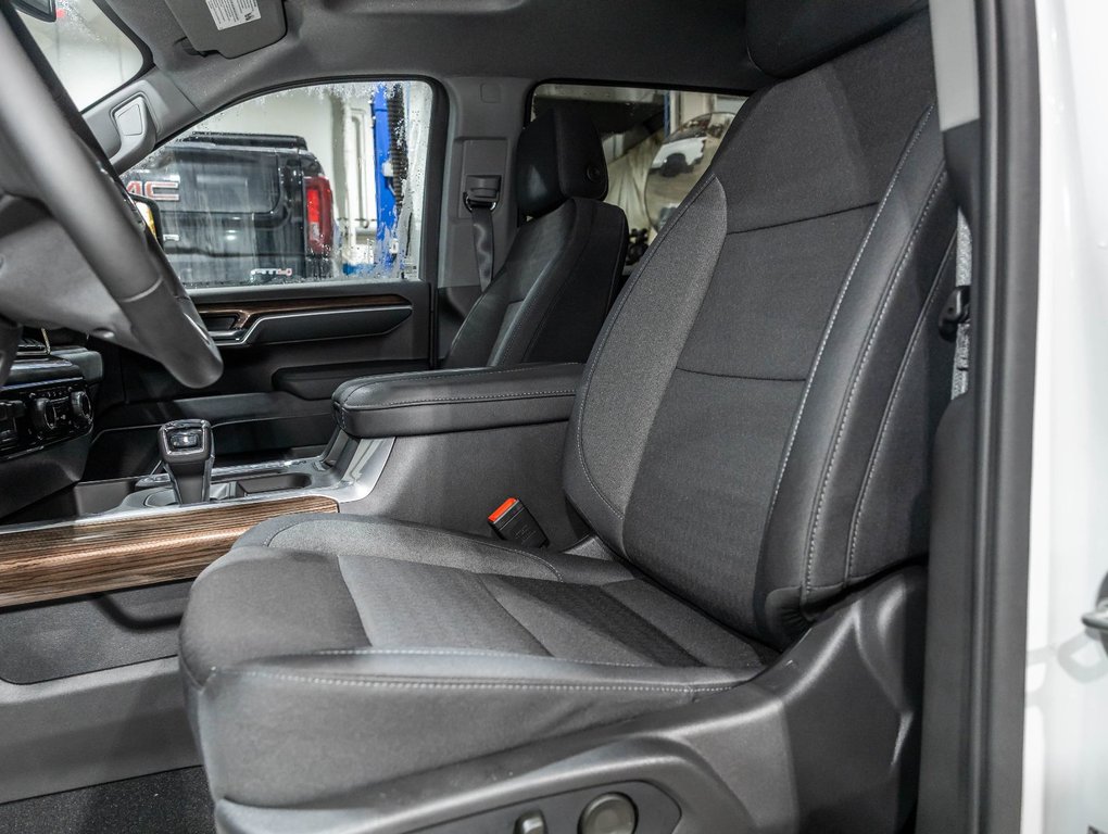 2026 Chevrolet Silverado 1500 in St-Jérôme, Quebec - 11 - w1024h768px