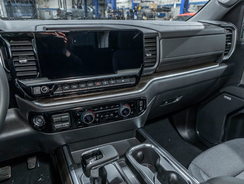 2026 Chevrolet Silverado 1500 in St-Jérôme, Quebec - 19 - w1024h768px
