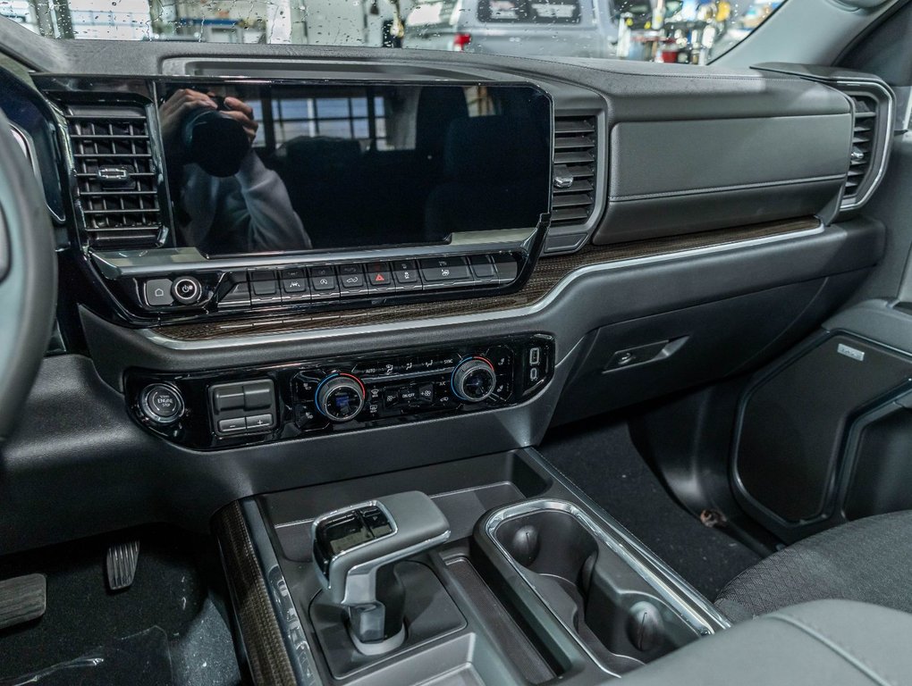 2026 Chevrolet Silverado 1500 in St-Jérôme, Quebec - 19 - w1024h768px