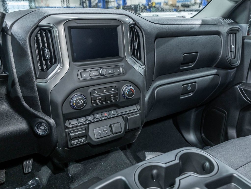 Chevrolet Silverado 1500  2026 à St-Jérôme, Québec - 18 - w1024h768px