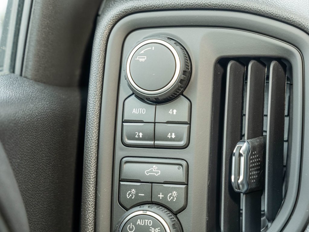 2026 Chevrolet Silverado 1500 in St-Jérôme, Quebec - 21 - w1024h768px