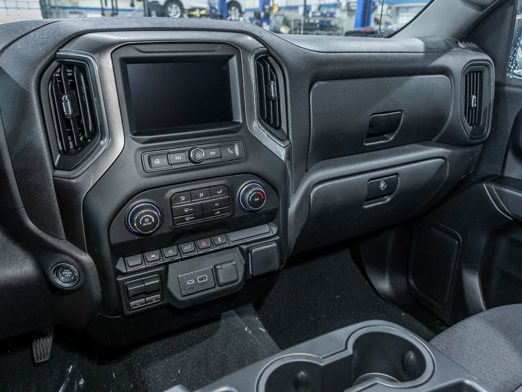 Chevrolet Silverado 1500  2026 à St-Jérôme, Québec - 18 - w1024h768px