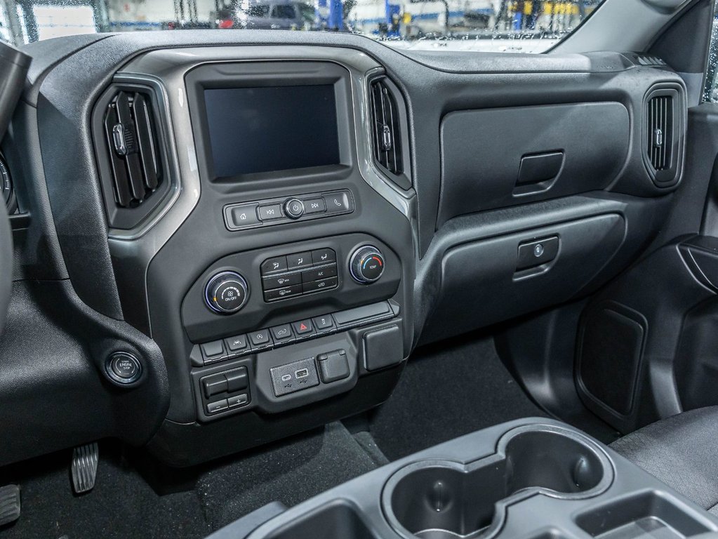 Chevrolet Silverado 1500  2026 à St-Jérôme, Québec - 12 - w1024h768px