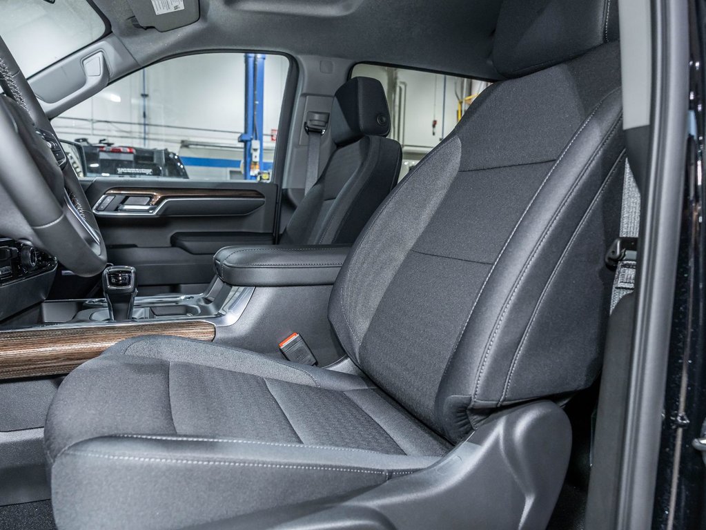 2026 Chevrolet Silverado 1500 in St-Jérôme, Quebec - 11 - w1024h768px
