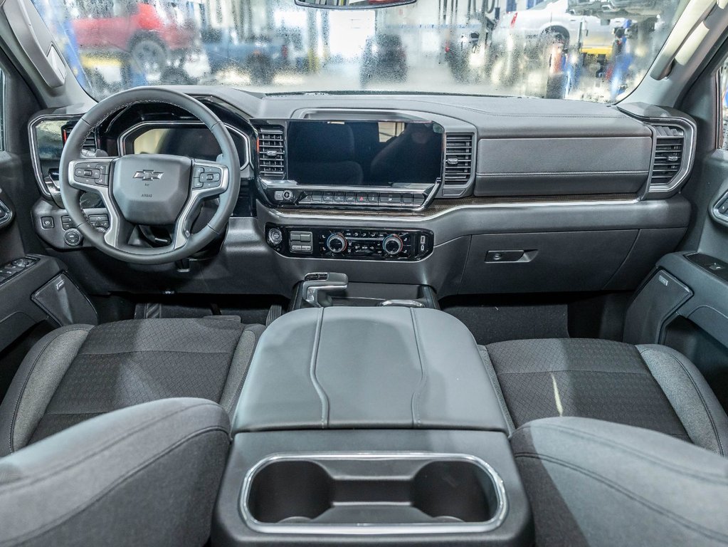 2026 Chevrolet Silverado 1500 in St-Jérôme, Quebec - 4 - w1024h768px