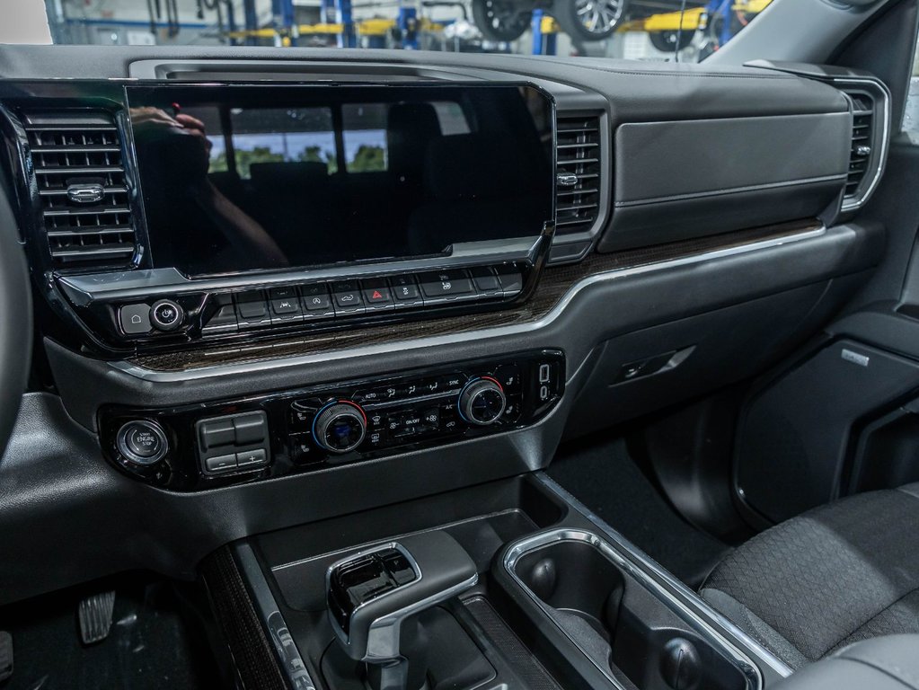 2026 Chevrolet Silverado 1500 in St-Jérôme, Quebec - 19 - w1024h768px