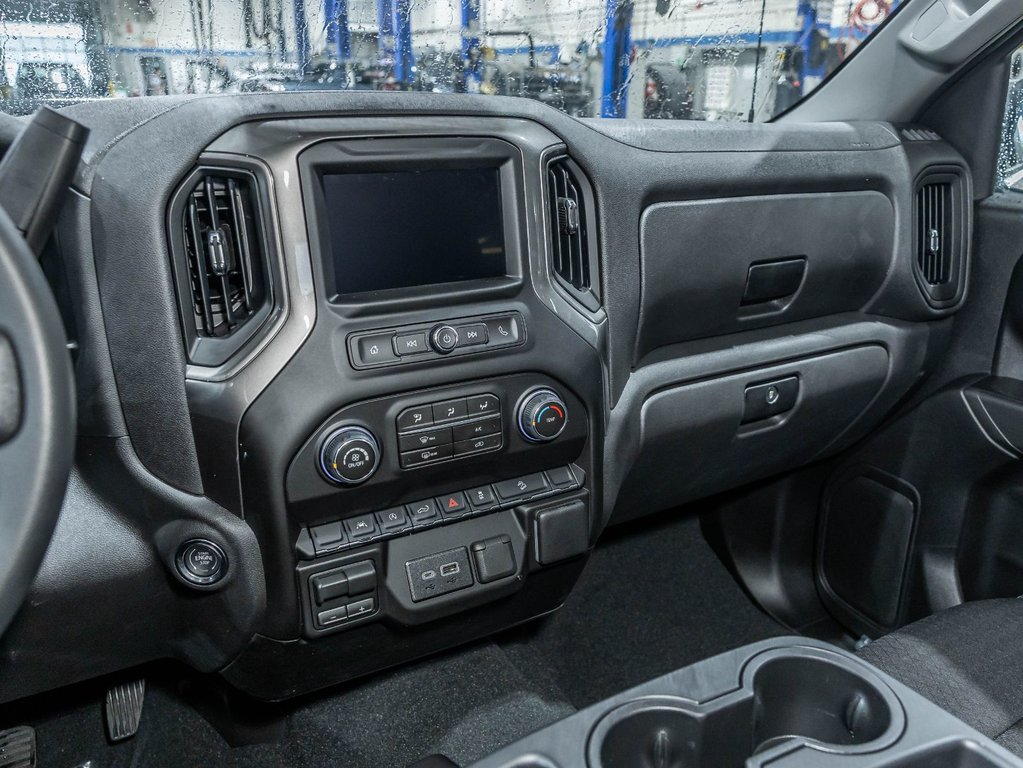 Chevrolet Silverado 1500  2026 à St-Jérôme, Québec - 18 - w1024h768px