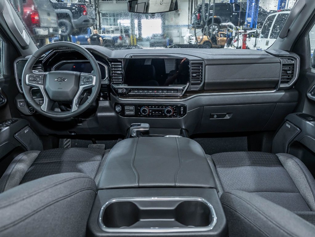 Chevrolet Silverado 1500  2026 à St-Jérôme, Québec - 3 - w1024h768px