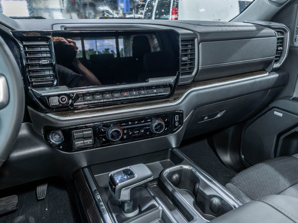 2026 Chevrolet Silverado 1500 in St-Jérôme, Quebec - 16 - w1024h768px