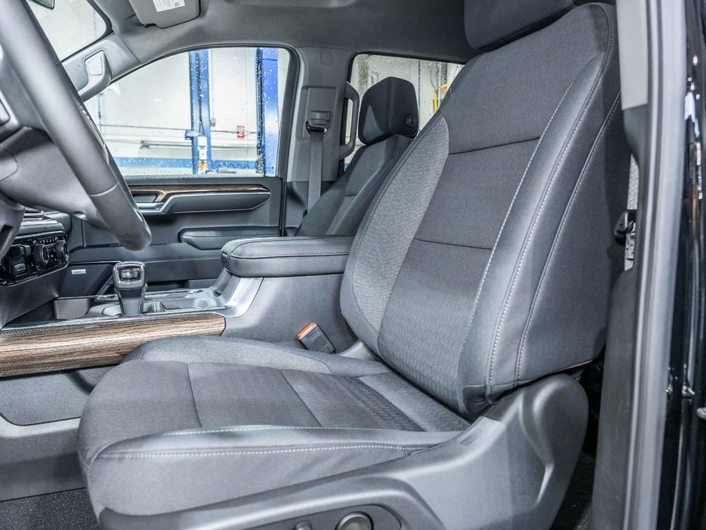 2026 Chevrolet Silverado 1500 in St-Jérôme, Quebec - 10 - w1024h768px