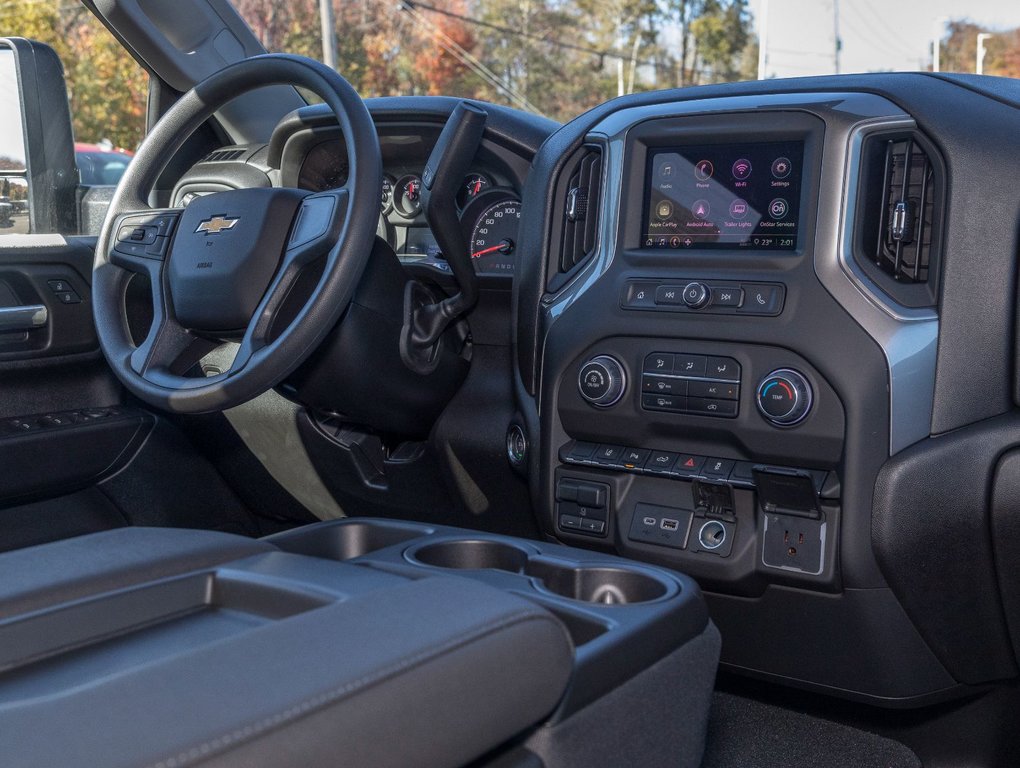 Chevrolet SILVERADO 2500 HD  2025 à St-Jérôme, Québec - 24 - w1024h768px