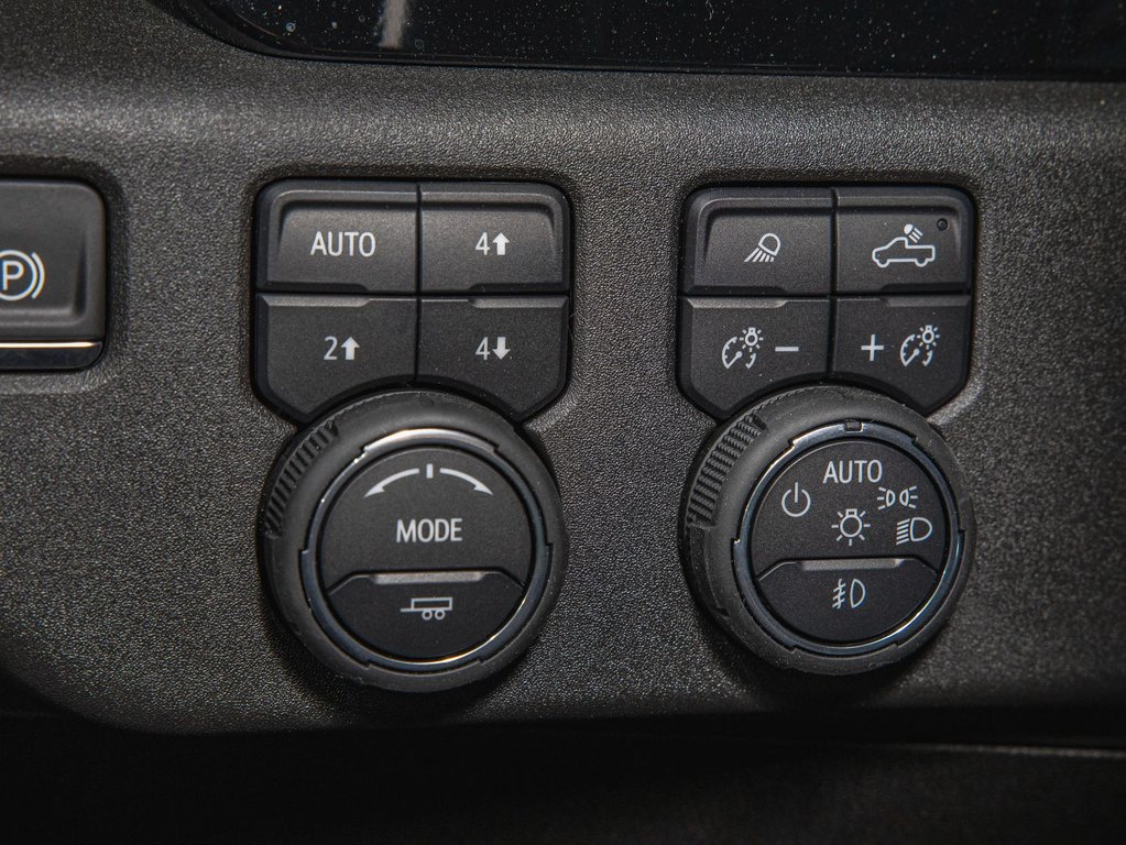 Chevrolet SILVERADO 2500 HD  2025 à St-Jérôme, Québec - 24 - w1024h768px