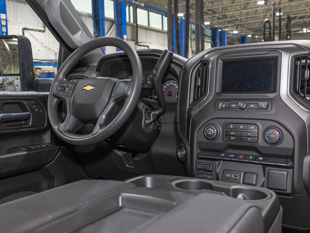 Chevrolet SILVERADO 2500 HD  2025 à St-Jérôme, Québec - 26 - w1024h768px