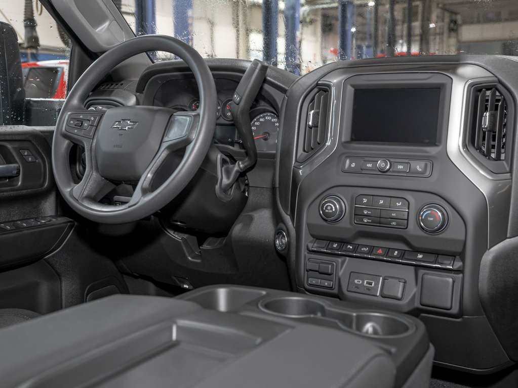 Chevrolet SILVERADO 2500 HD  2025 à St-Jérôme, Québec - 26 - w1024h768px