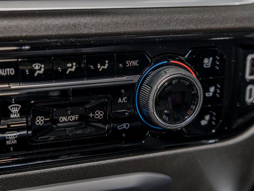 2025 Chevrolet SILVERADO 2500 HD in St-Jérôme, Quebec - 25 - w1024h768px