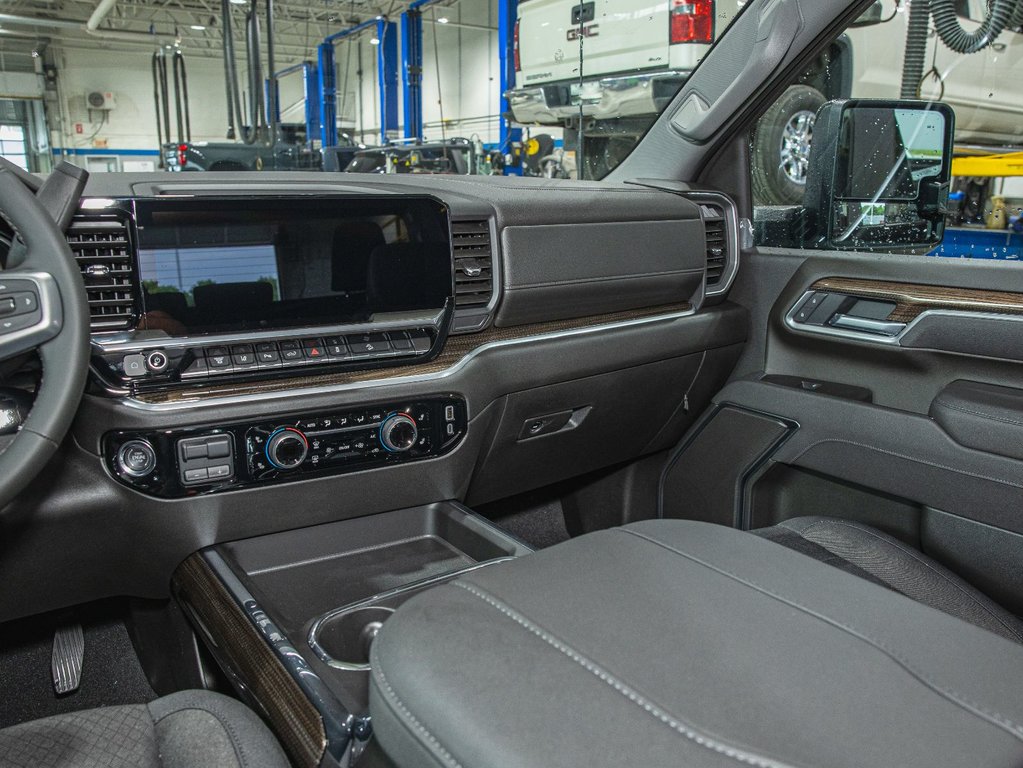 Chevrolet SILVERADO 2500 HD  2025 à St-Jérôme, Québec - 19 - w1024h768px