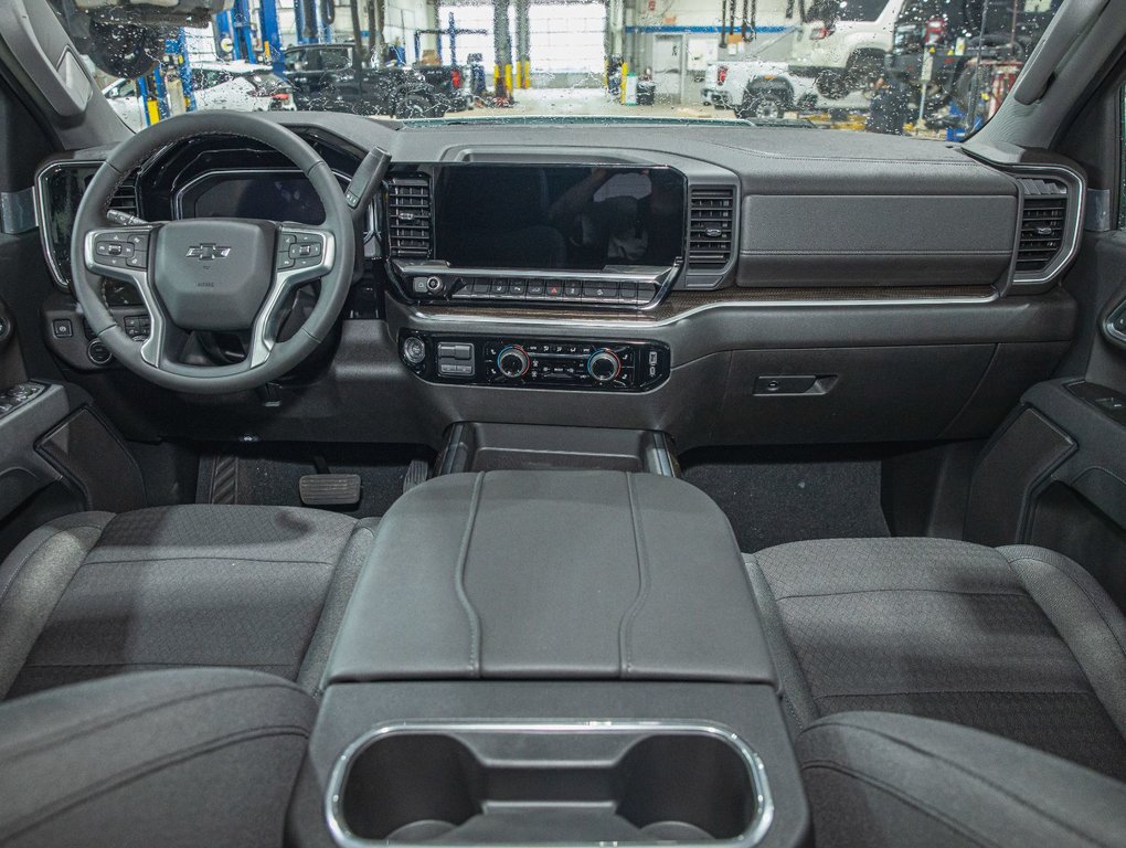 Chevrolet SILVERADO 2500 HD  2025 à St-Jérôme, Québec - 4 - w1024h768px
