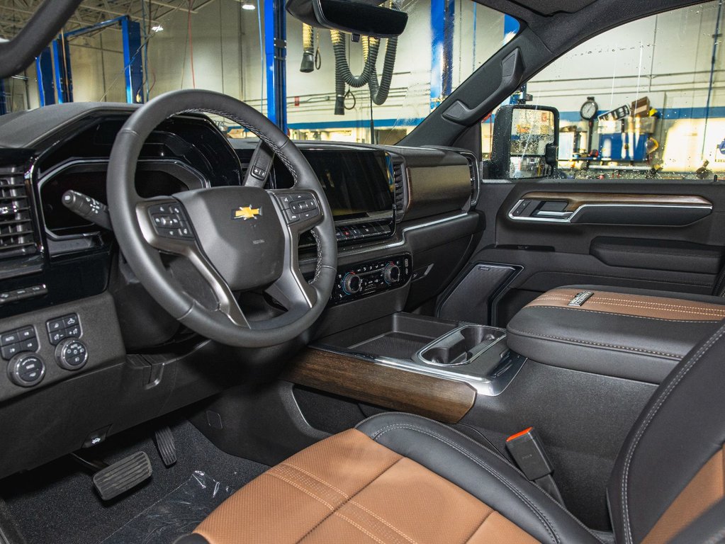2025 Chevrolet SILVERADO 2500 HD in St-Jérôme, Quebec - 11 - w1024h768px
