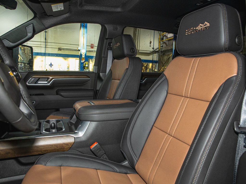 2025 Chevrolet SILVERADO 2500 HD in St-Jérôme, Quebec - 10 - w1024h768px