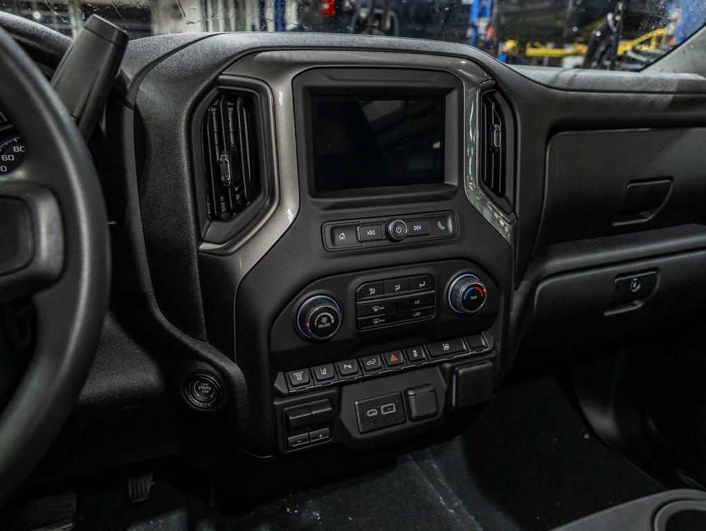 2026 Chevrolet Silverado 2500 HD in St-Jérôme, Quebec - 18 - w1024h768px
