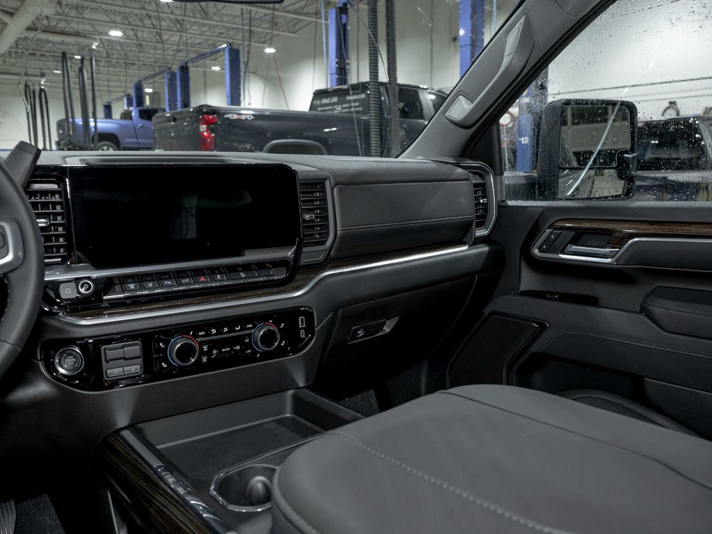 2026 Chevrolet Silverado 2500 HD in St-Jérôme, Quebec - 19 - w1024h768px
