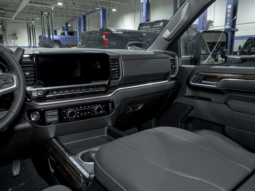 2026 Chevrolet Silverado 2500 HD in St-Jérôme, Quebec - 19 - w1024h768px