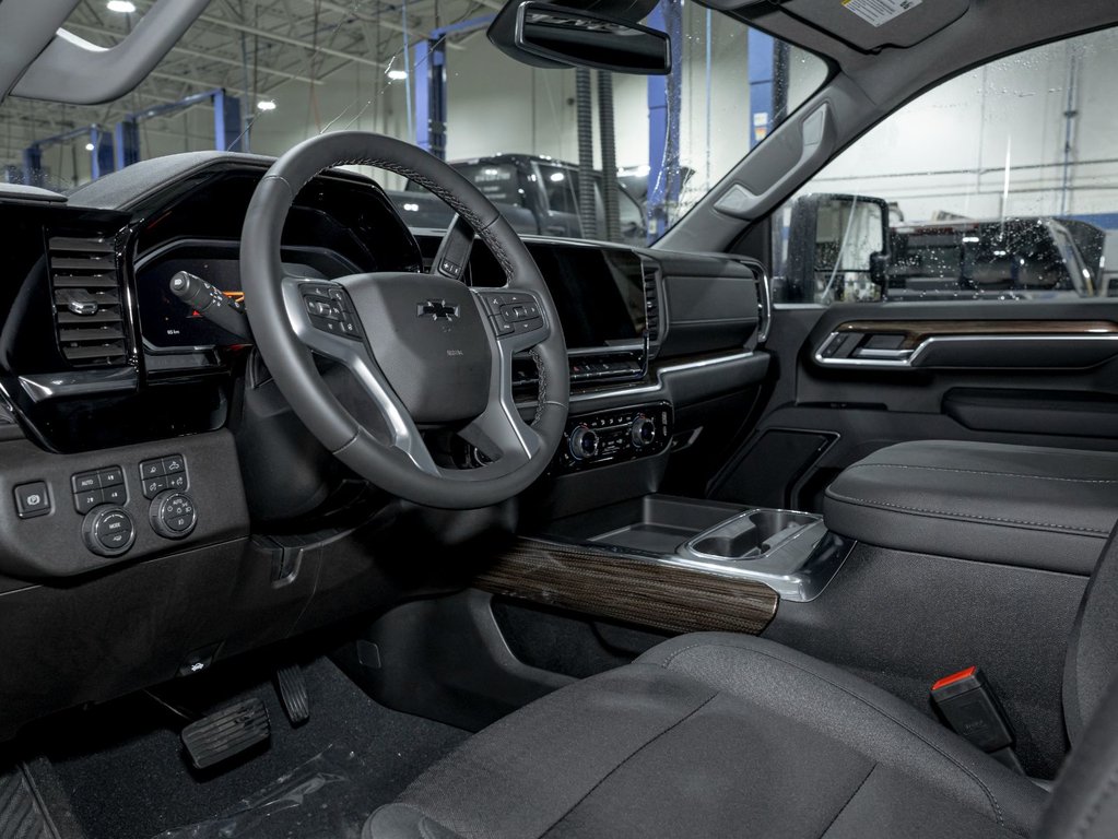 2026 Chevrolet Silverado 2500 HD in St-Jérôme, Quebec - 12 - w1024h768px