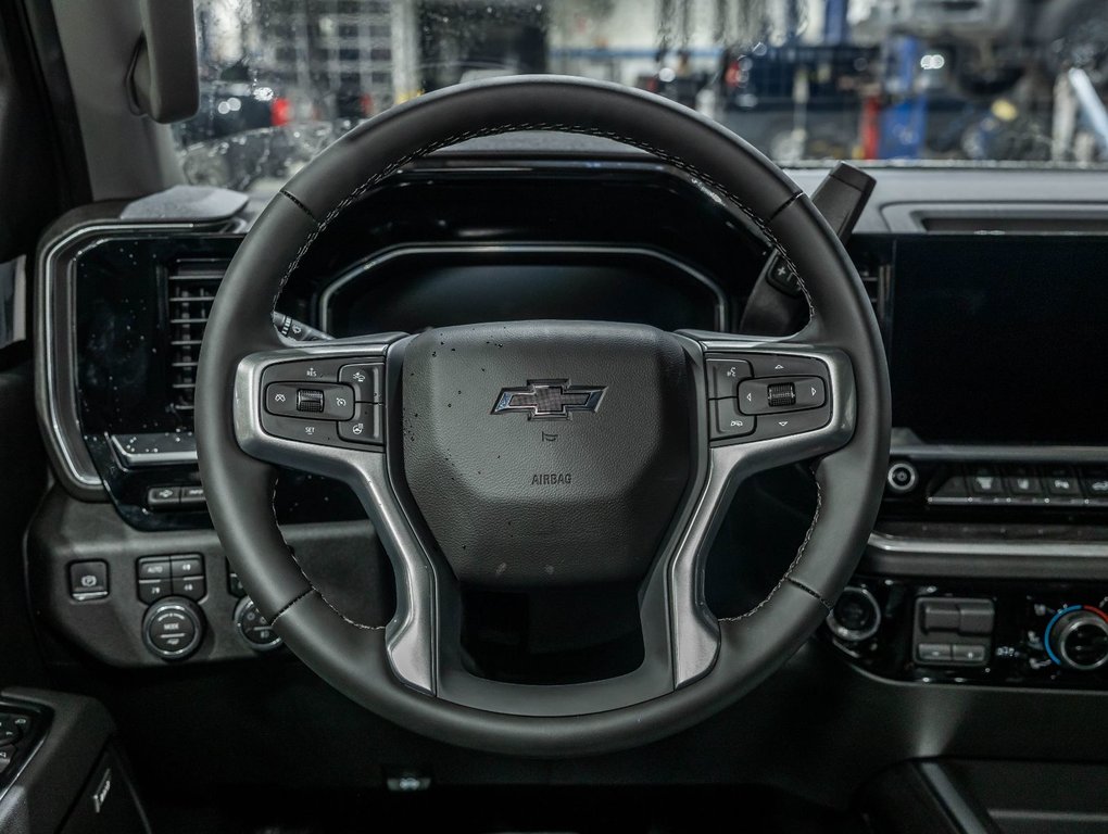 2026 Chevrolet Silverado 2500 HD in St-Jérôme, Quebec - 13 - w1024h768px