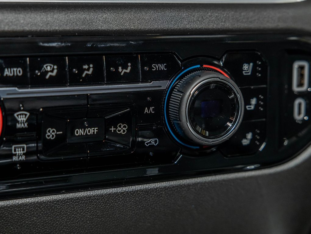 2026 Chevrolet Silverado 2500 HD in St-Jérôme, Quebec - 25 - w1024h768px