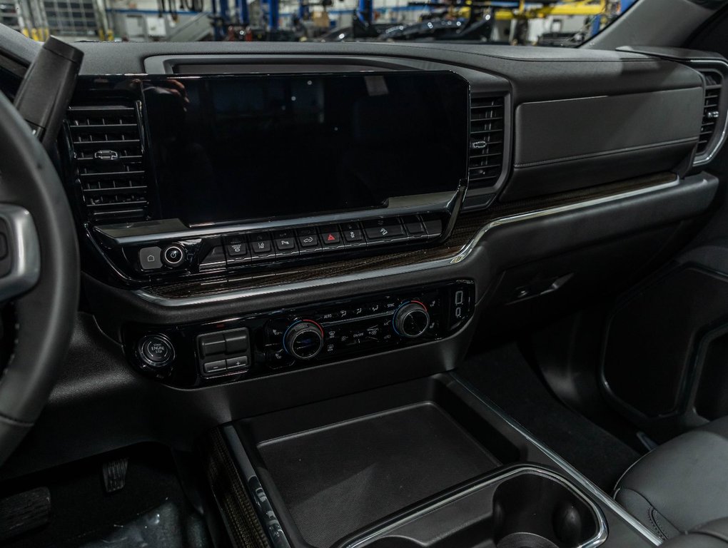 2026 Chevrolet Silverado 2500 HD in St-Jérôme, Quebec - 19 - w1024h768px
