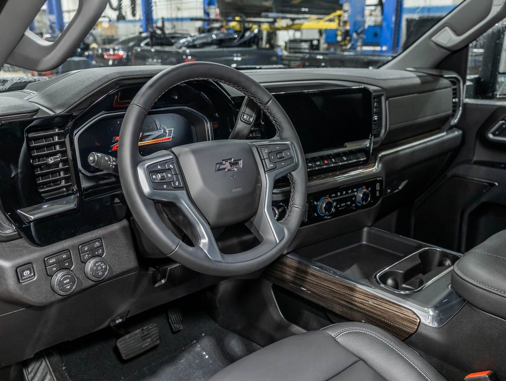 2026 Chevrolet Silverado 2500 HD in St-Jérôme, Quebec - 12 - w1024h768px