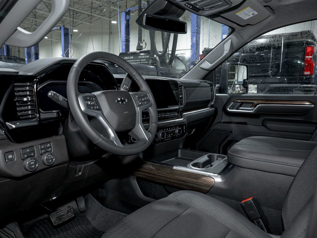 2026 Chevrolet Silverado 2500 HD in St-Jérôme, Quebec - 12 - w1024h768px
