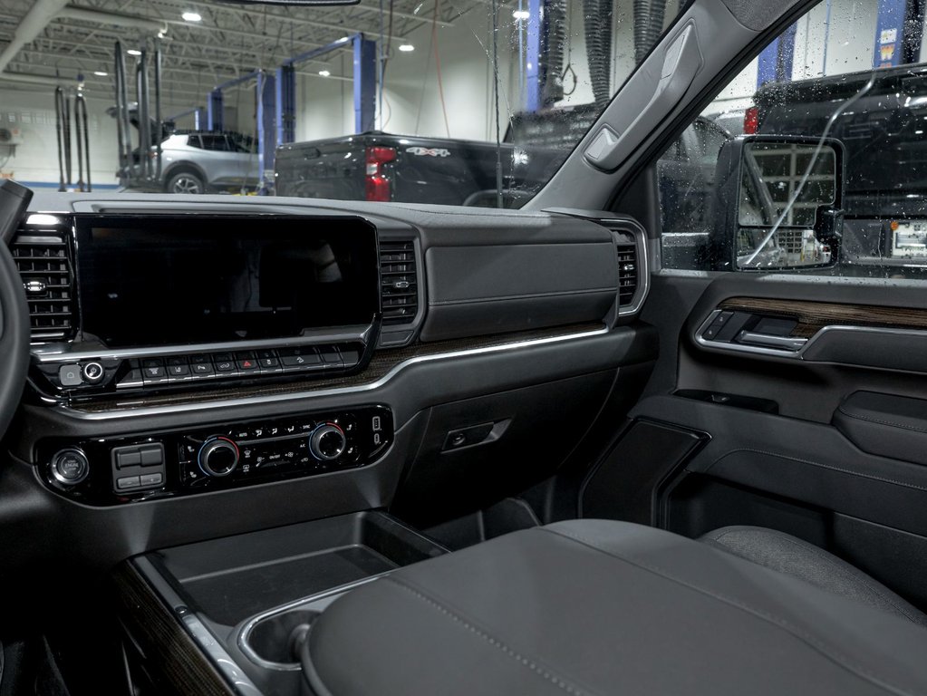 2026 Chevrolet Silverado 2500 HD in St-Jérôme, Quebec - 19 - w1024h768px