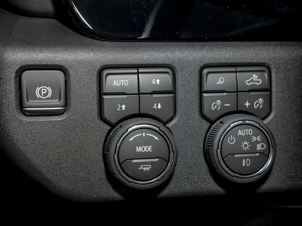 2026 Chevrolet Silverado 2500 HD in St-Jérôme, Quebec - 24 - w1024h768px