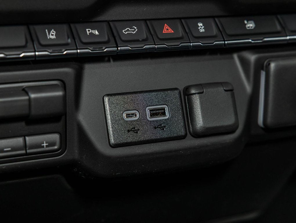 2026 Chevrolet Silverado 2500 HD in St-Jérôme, Quebec - 26 - w1024h768px