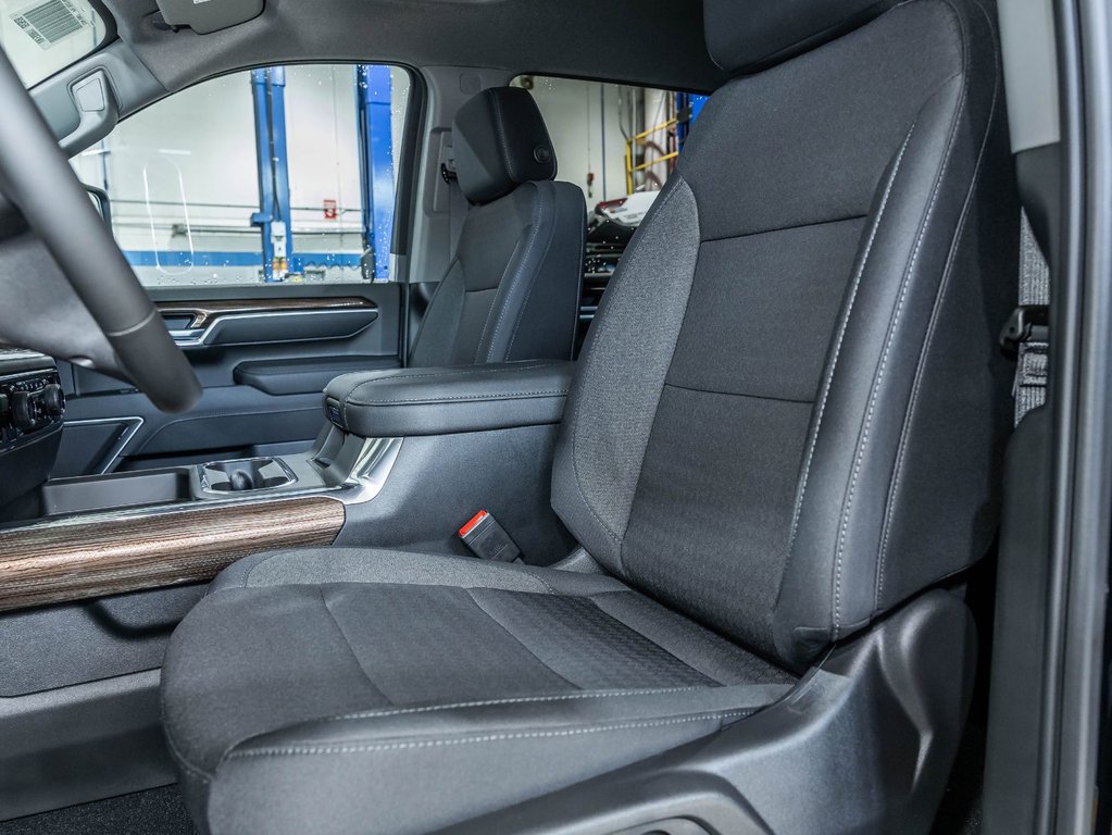 2026 Chevrolet Silverado 2500 HD in St-Jérôme, Quebec - 11 - w1024h768px