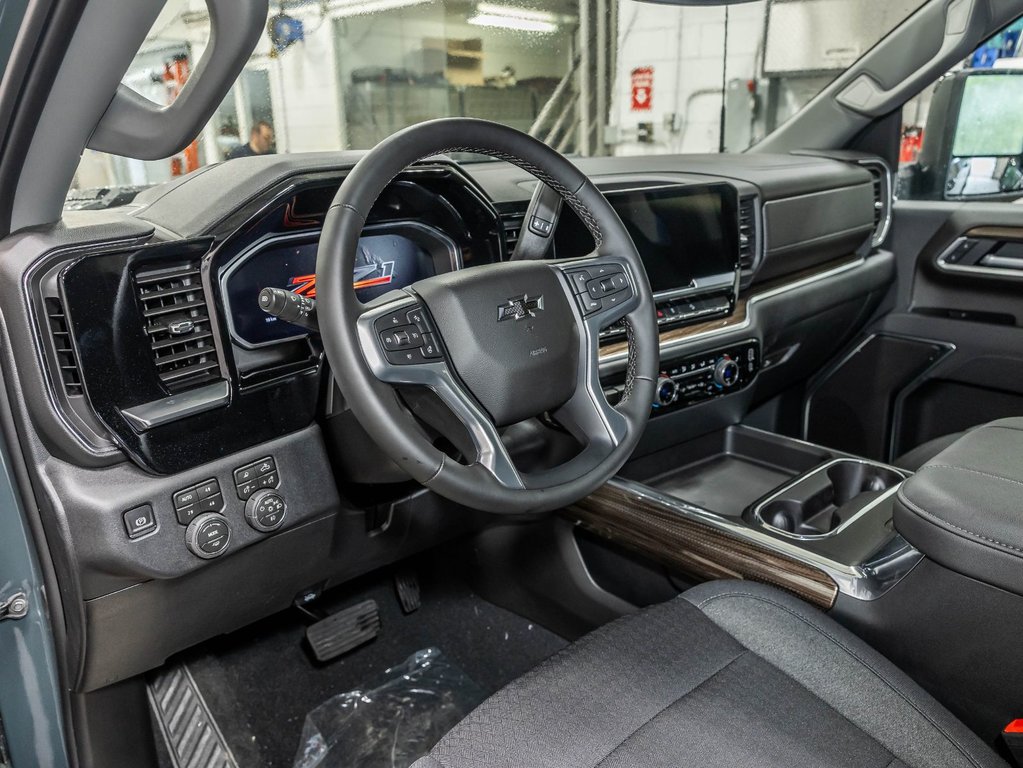 2026 Chevrolet Silverado 2500 HD in St-Jérôme, Quebec - 12 - w1024h768px