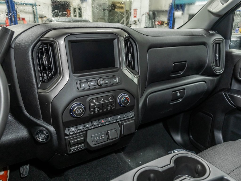 Chevrolet Silverado 2500 HD  2026 à St-Jérôme, Québec - 18 - w1024h768px