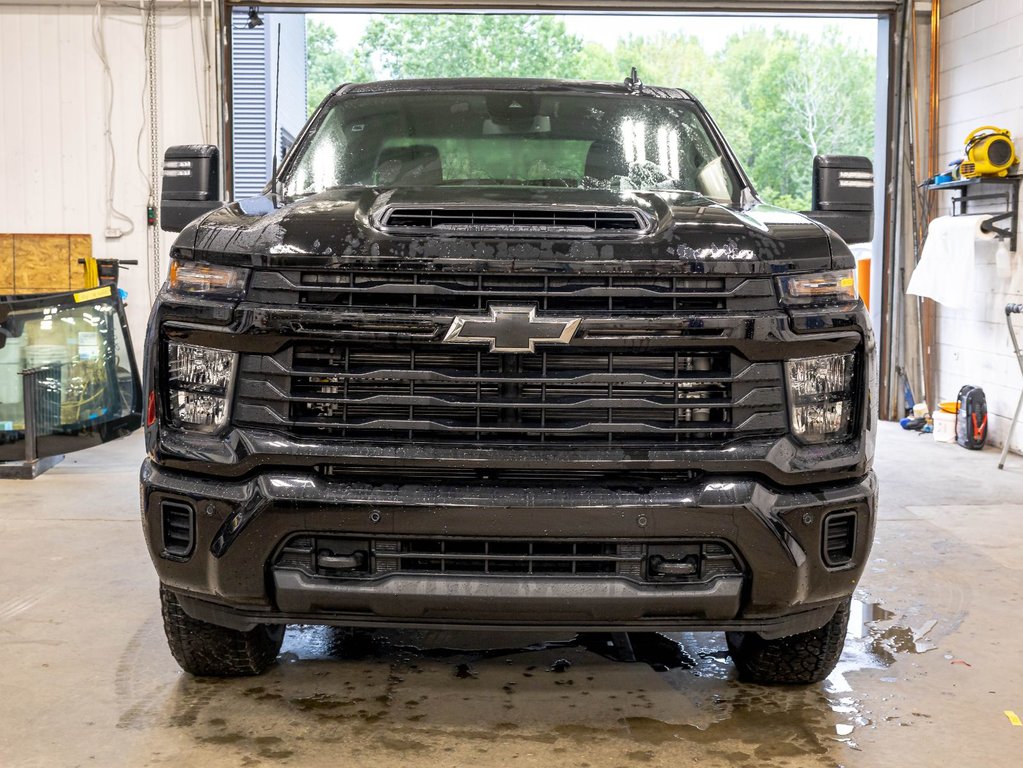 Chevrolet Silverado 2500 HD  2026 à St-Jérôme, Québec - 2 - w1024h768px