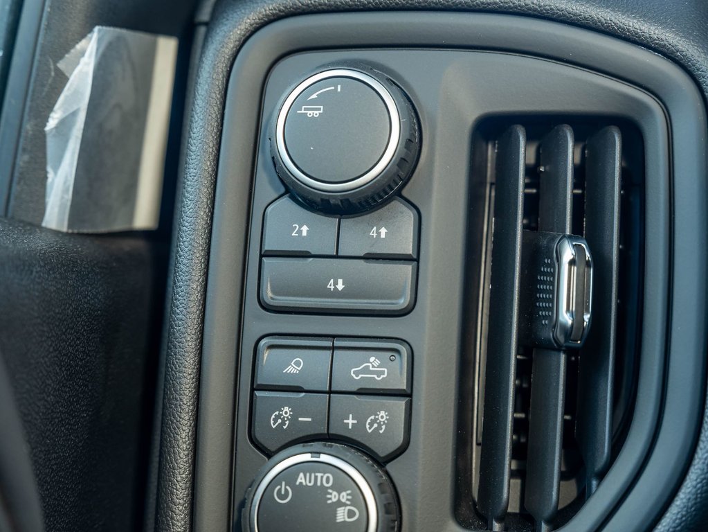 2026 Chevrolet Silverado 2500 HD in St-Jérôme, Quebec - 22 - w1024h768px