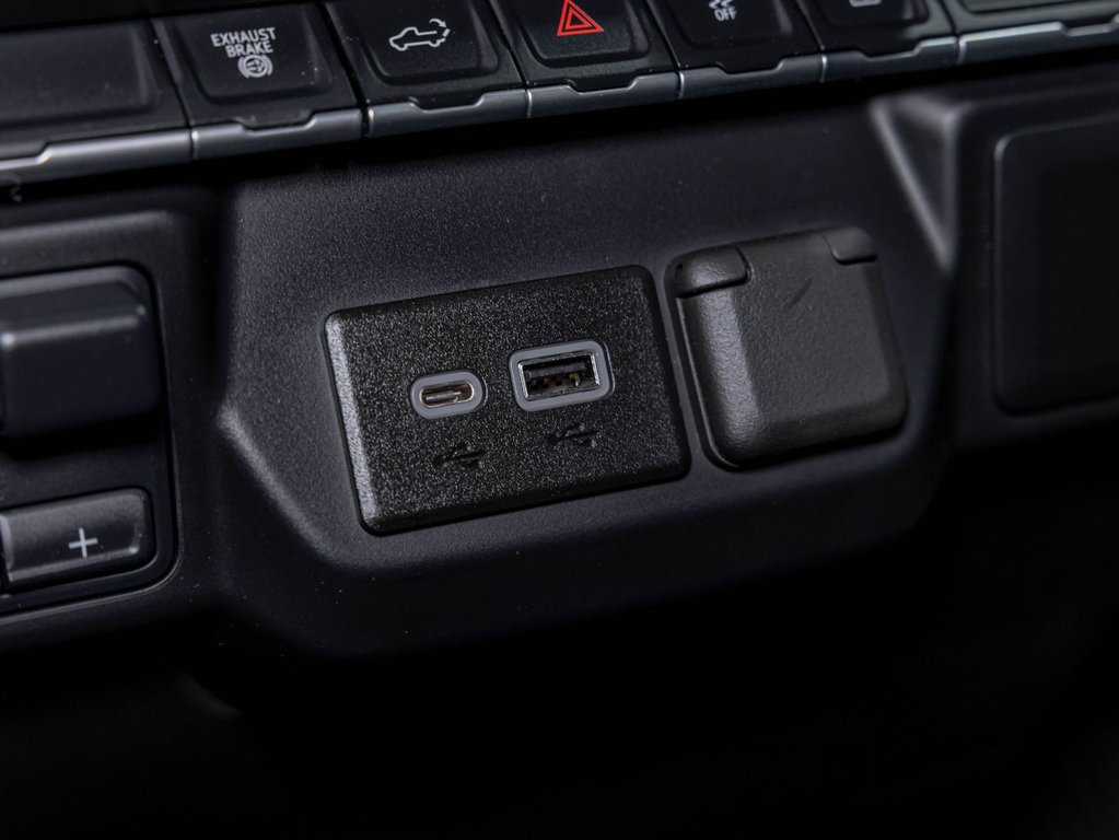 2022 Chevrolet Silverado 2500HD in St-Jérôme, Quebec - 21 - w1024h768px