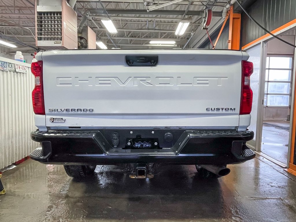 Chevrolet Silverado 2500HD  2023 à St-Jérôme, Québec - 6 - w1024h768px