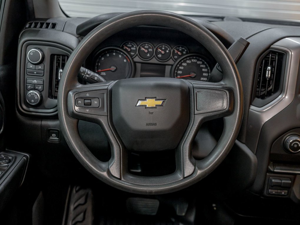 Chevrolet Silverado 2500HD  2023 à St-Jérôme, Québec - 12 - w1024h768px