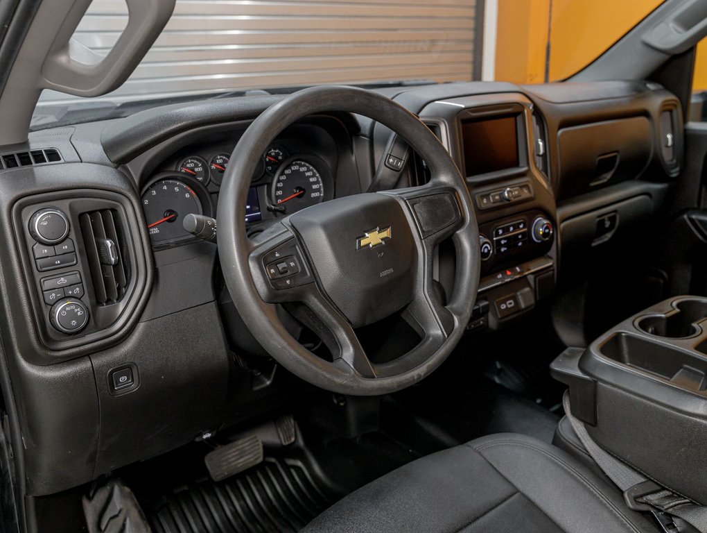 Chevrolet Silverado 2500HD  2023 à St-Jérôme, Québec - 2 - w1024h768px