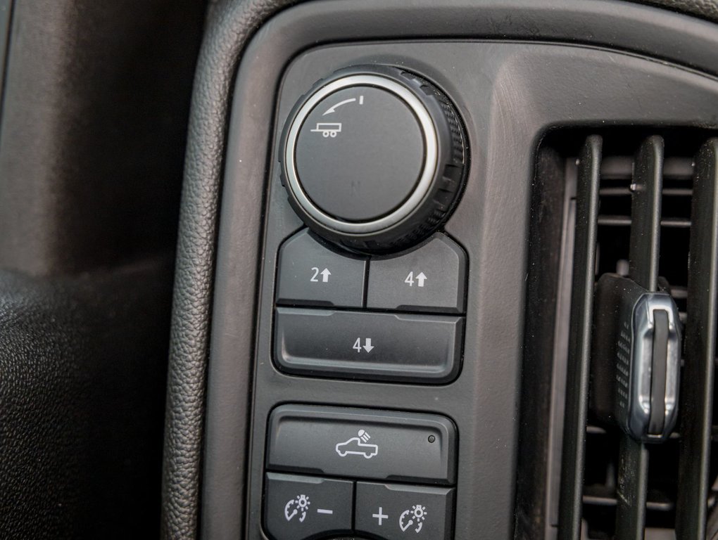 Chevrolet Silverado 2500HD  2023 à St-Jérôme, Québec - 23 - w1024h768px