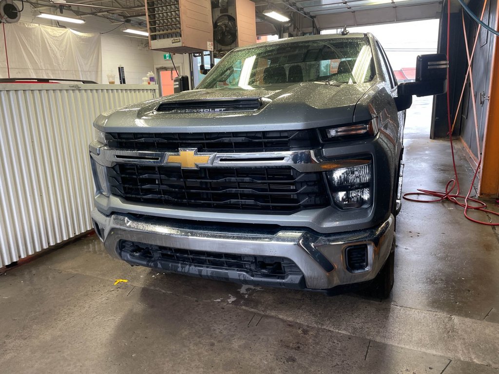 2024 Chevrolet Silverado 2500HD in St-Jérôme, Quebec - 1 - w1024h768px